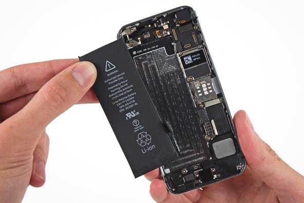 （牙）力的表現－閉路電視拍得中國男子咬智能手機電池引發爆炸