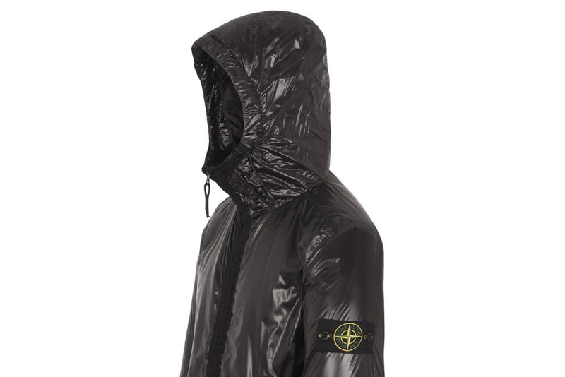 Stone Island 全新「Pertex Quantum」連帽外套上架