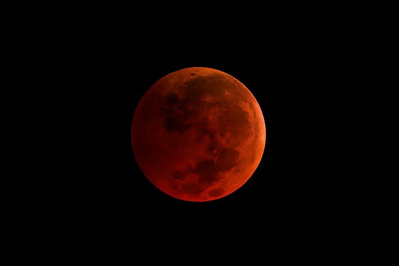 2018 首個天文奇觀 – 紅色超級藍月今晚上演