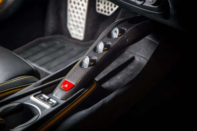 杜拜富童 Money Kicks 出售 Ferrari F12 Berlinetta「Supreme x Louis Vuitton」定製跑車