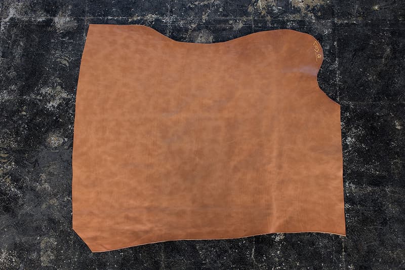 visvim 展現「Natural Paint Leather」製衣工藝