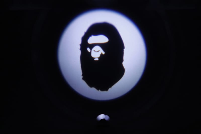 漆黑中的猿人－A BATHING APE® 推出投影燈鑰匙扣