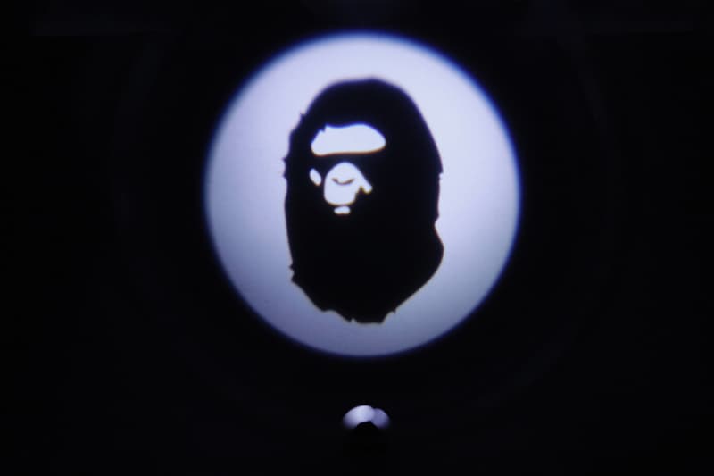 漆黑中的猿人-A BATHING APE® 推出投影燈鑰匙扣