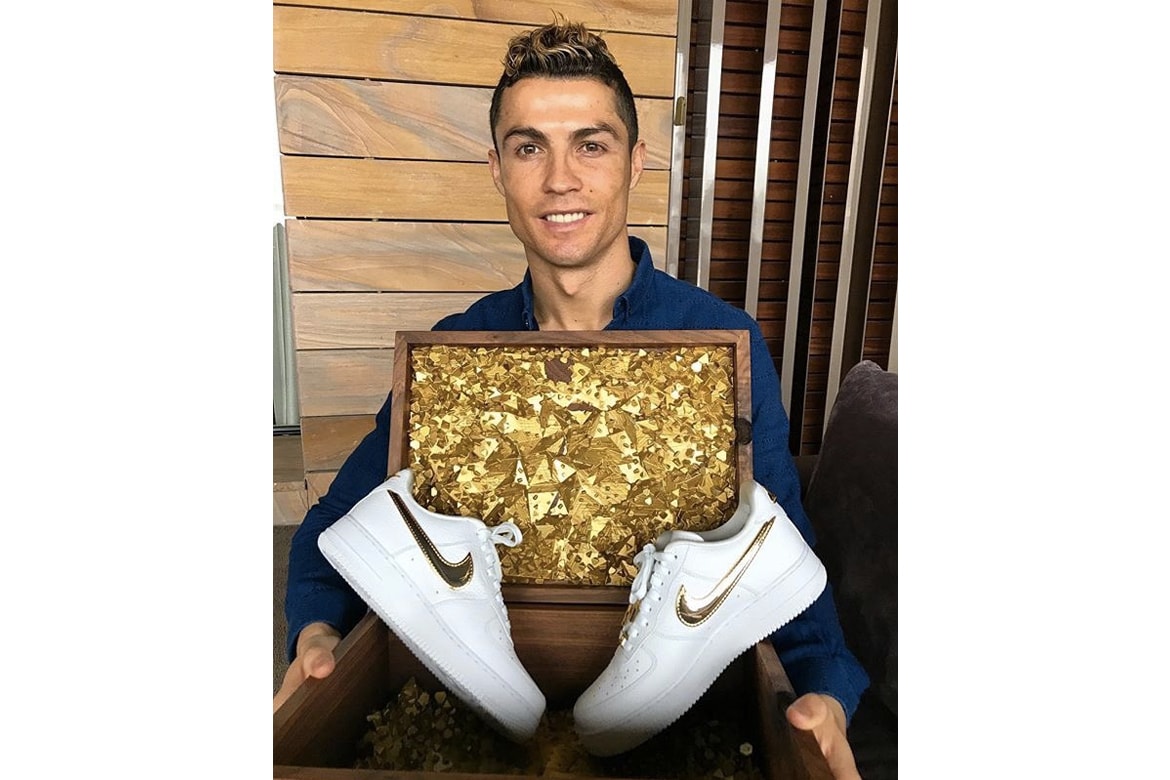 Cristiano Ronaldo 生日收到 Nike Air Force 1「24K 金」獨佔鞋款