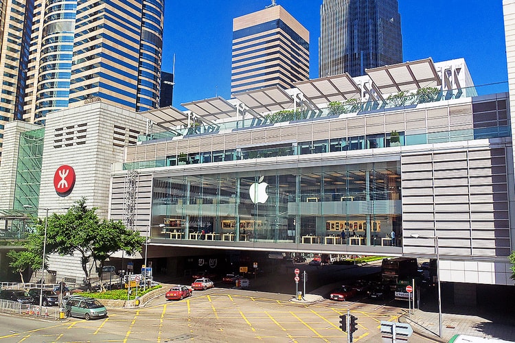 近在咫尺-香港 Apple Store 有 iPhone 於維修時電池冒煙