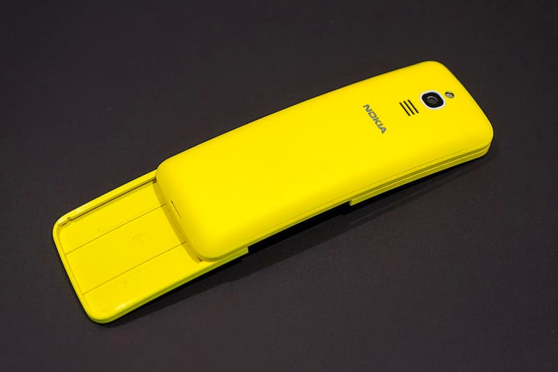 Nokia 重新復刻《The Matrix》中的經典下滑蓋手機 8110