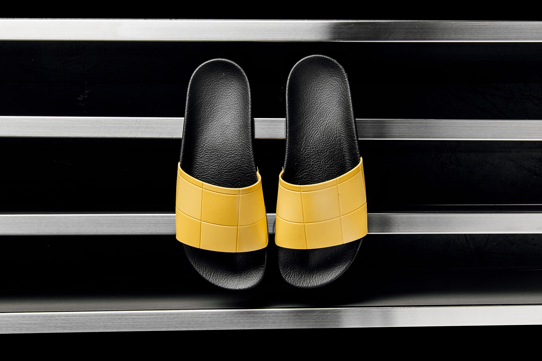 adidas Originals by Raf Simons 聯乘 Adilette 全新「Checkerboard」系列