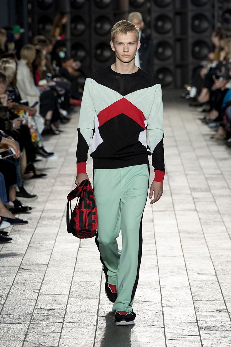 Versus Versace 2018 春夏系列,展現叛逆魅力的紐約街頭