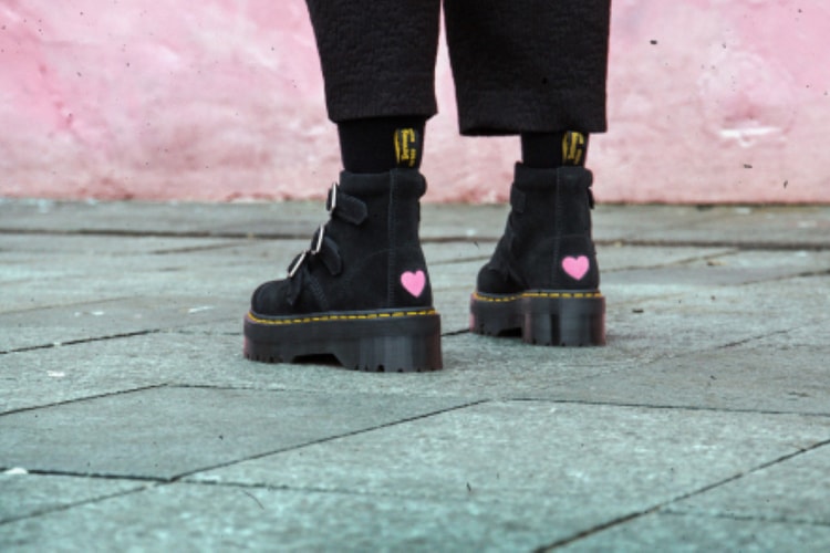 LAZY OAF x Dr. Martens 推出別注聯乘 Buckle Boot 鞋款