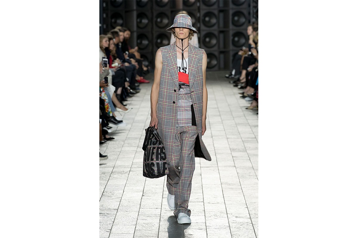 Versus Versace 2018 春夏系列,展現叛逆魅力的紐約街頭