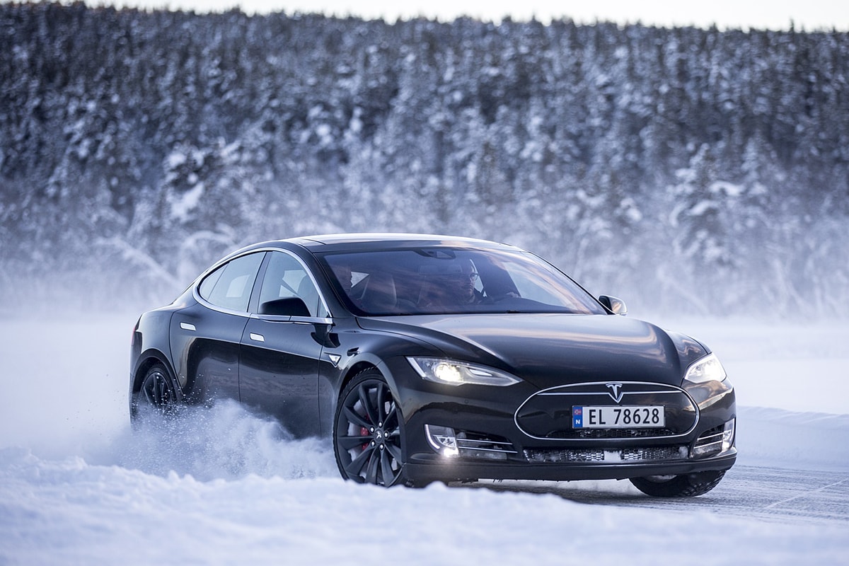 雪上加霜？Tesla 召回全球 123,000 台 Model S 電動車進行維修
