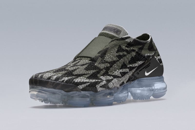 Release Date Nike Air VaporMax Moc Triple Noir Pinterest