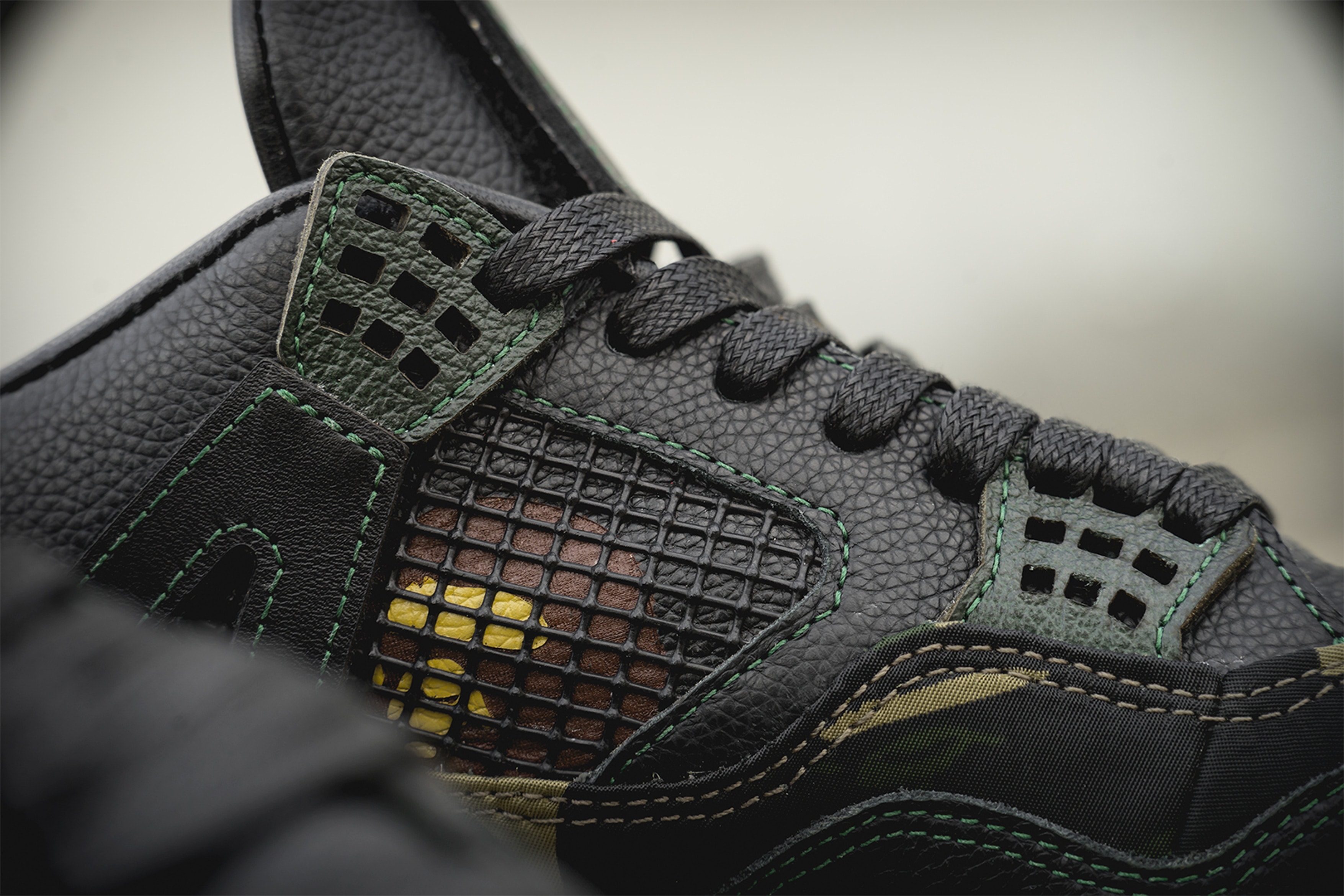 BespokeIND 打造 A BATHING APE® x Air Jordan 4「聯乘」定製鞋款