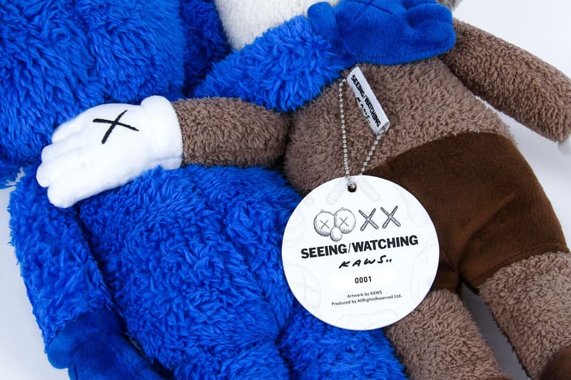 KAWS 全新雕塑「KAWS:SEEING/WATCHING」將推出紀念單品系列