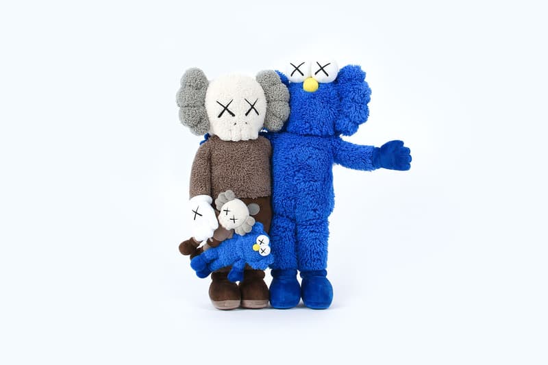 KAWS 全新雕塑「KAWS:SEEING/WATCHING」將推出紀念單品系列