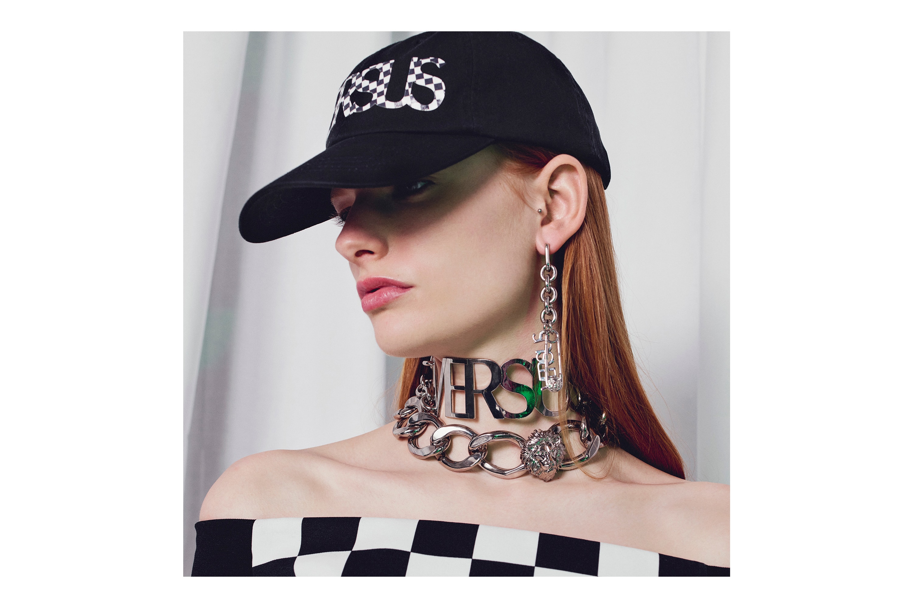 Versus Versace 推出「CHECK VS LOGO」黑白格紋系列