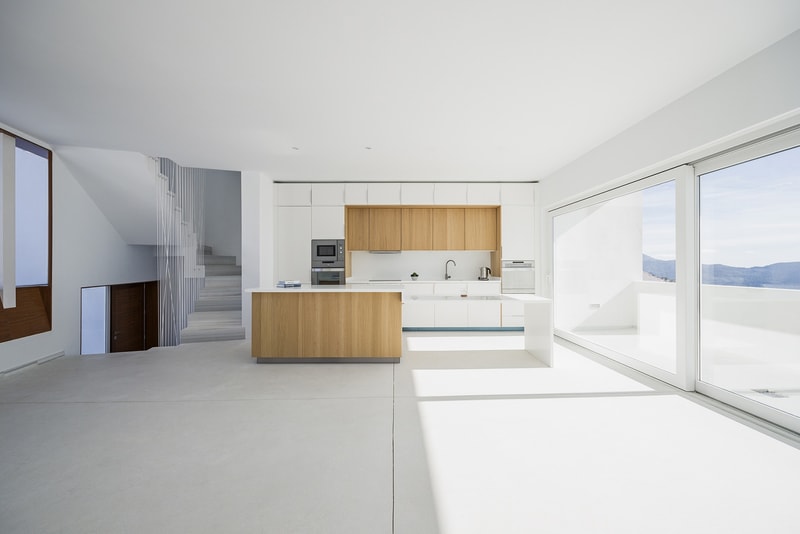 走進由 DTR_Studio 打造的西班牙極簡住宅 Claire House