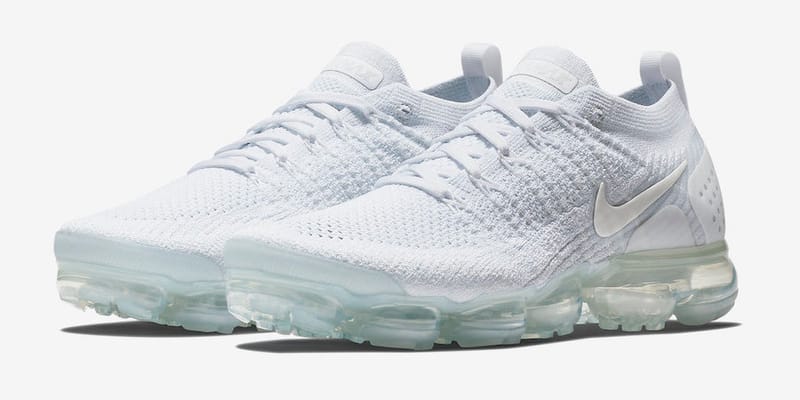 triple white vapormax flyknit