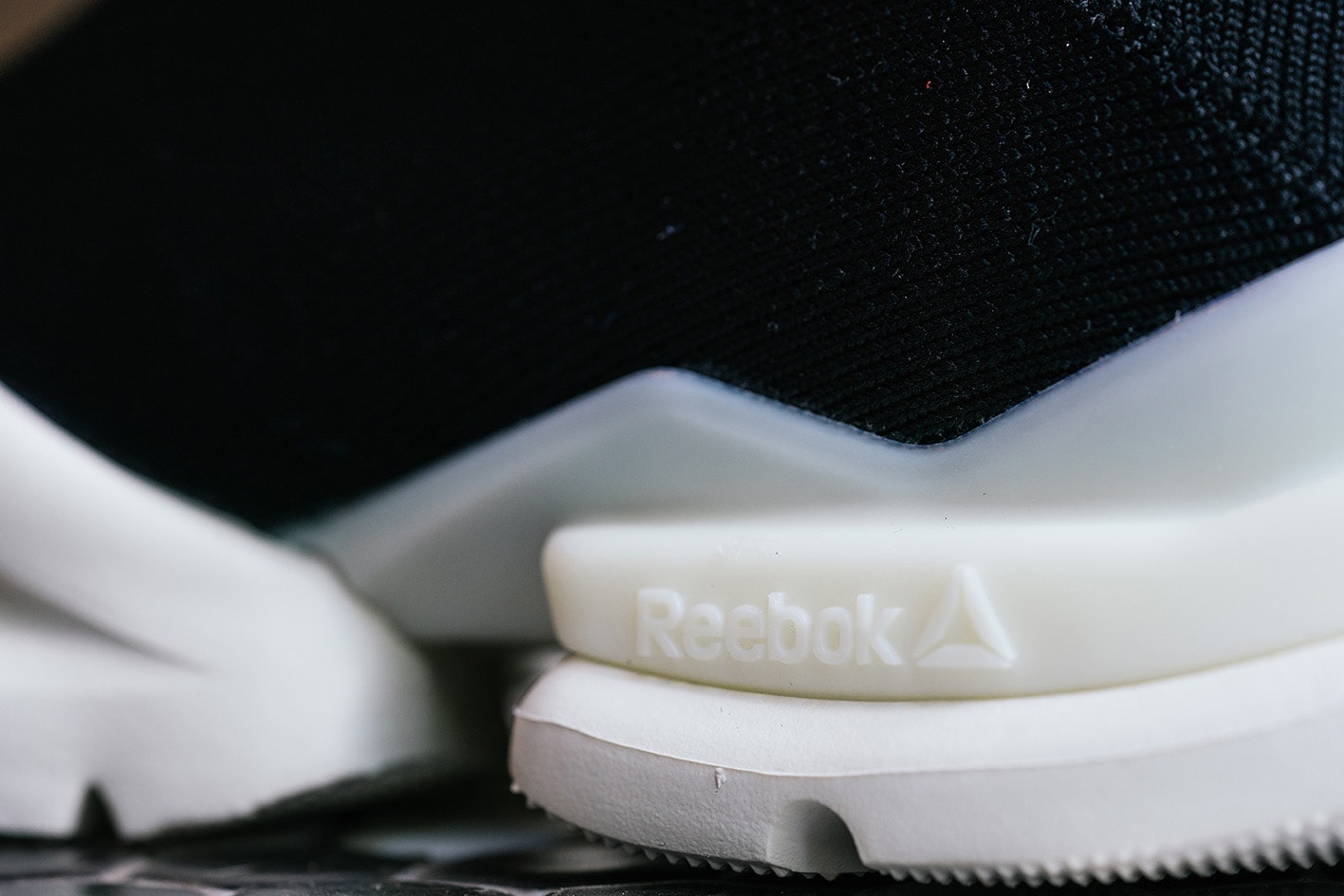 Reebok 推出全新鞋款 Sock Run R Print
