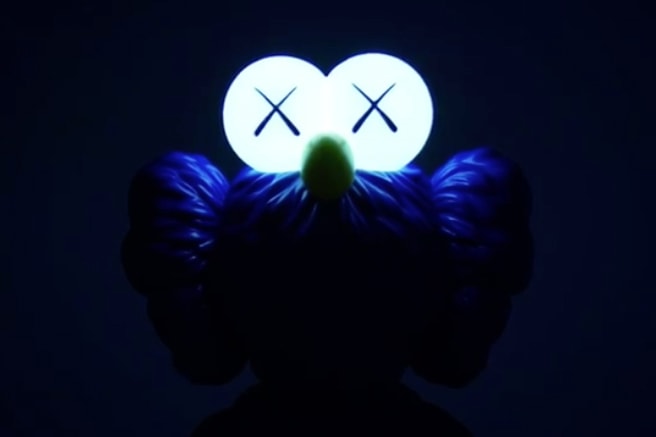 KAWS 宣布將限量 250 枚推出 SEEING by KAWS LED 座燈