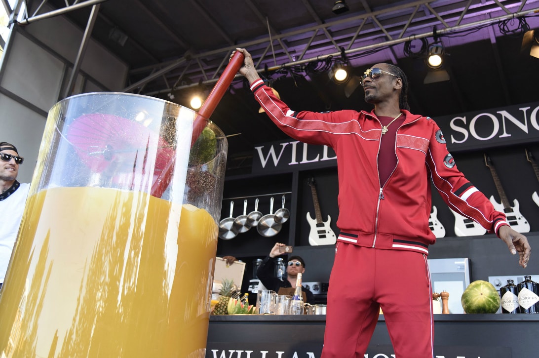 Snoop Dogg 榮登「世界最大雞尾酒」紀錄保持人