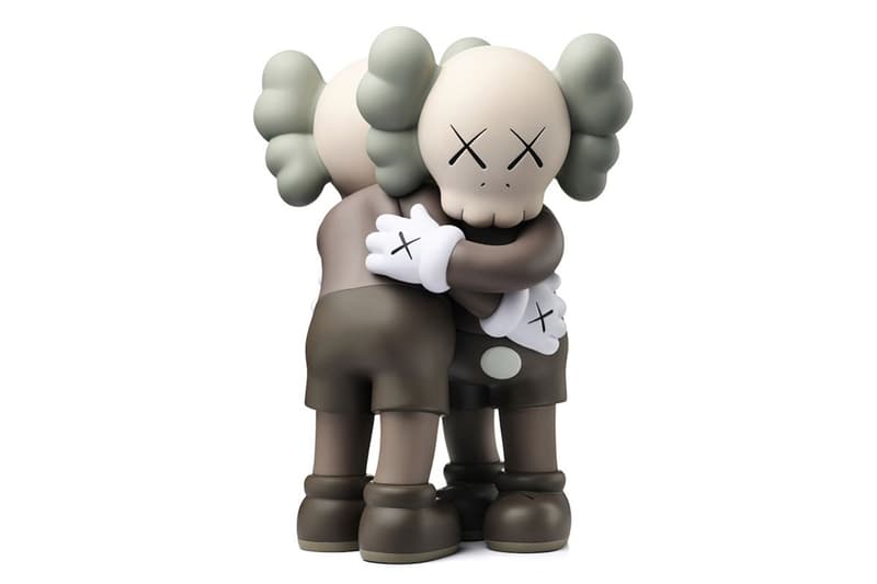 KAWS 帶來全新 Companion「TOGETHER」人偶雕塑擺設