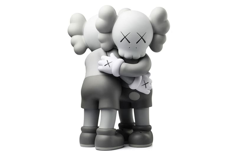 KAWS 帶來全新 Companion「TOGETHER」人偶雕塑擺設