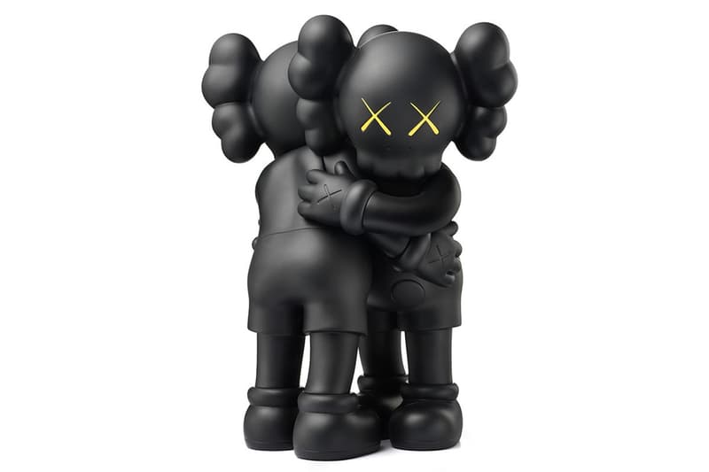 KAWS 帶來全新 Companion「TOGETHER」人偶雕塑擺設