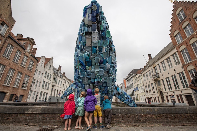 StudioKCA 為 Bruges Triennial 三年展打造大型鯨魚雕像