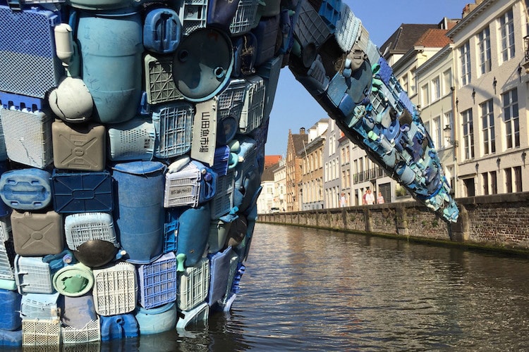 StudioKCA 為 Bruges Triennial 三年展打造大型鯨魚雕像