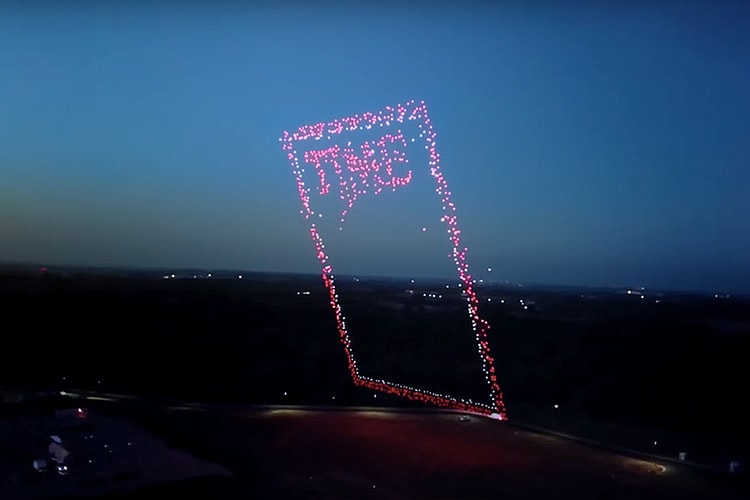 無人機時代-《TIME》時代雜誌以 958 台無人機砌出封面圖