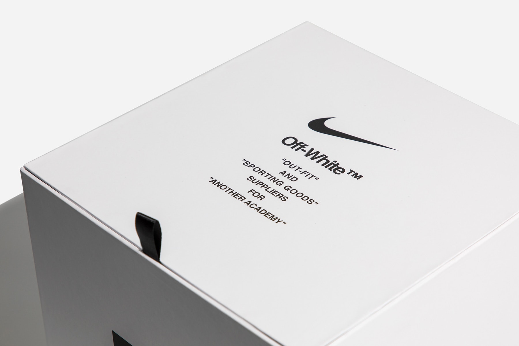 近賞 Off-White™ x Nike 聯名足球設計