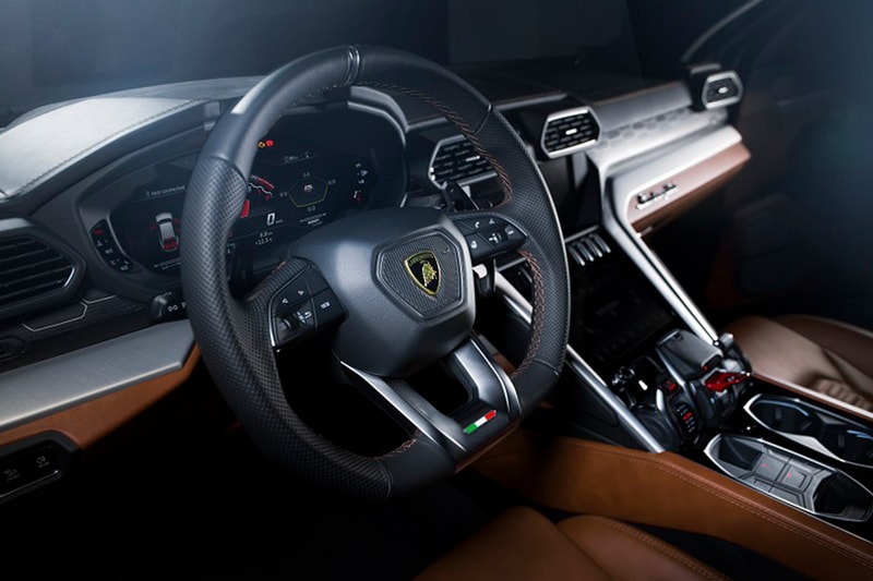 「野牛」現身！Lamborghini Urus Super SUV 香港首次公開展出