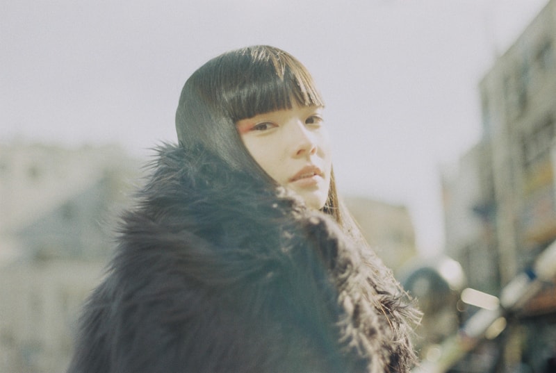 日本人氣名模秋元梢寫真集《Kozue 2017-2018》登陸香港