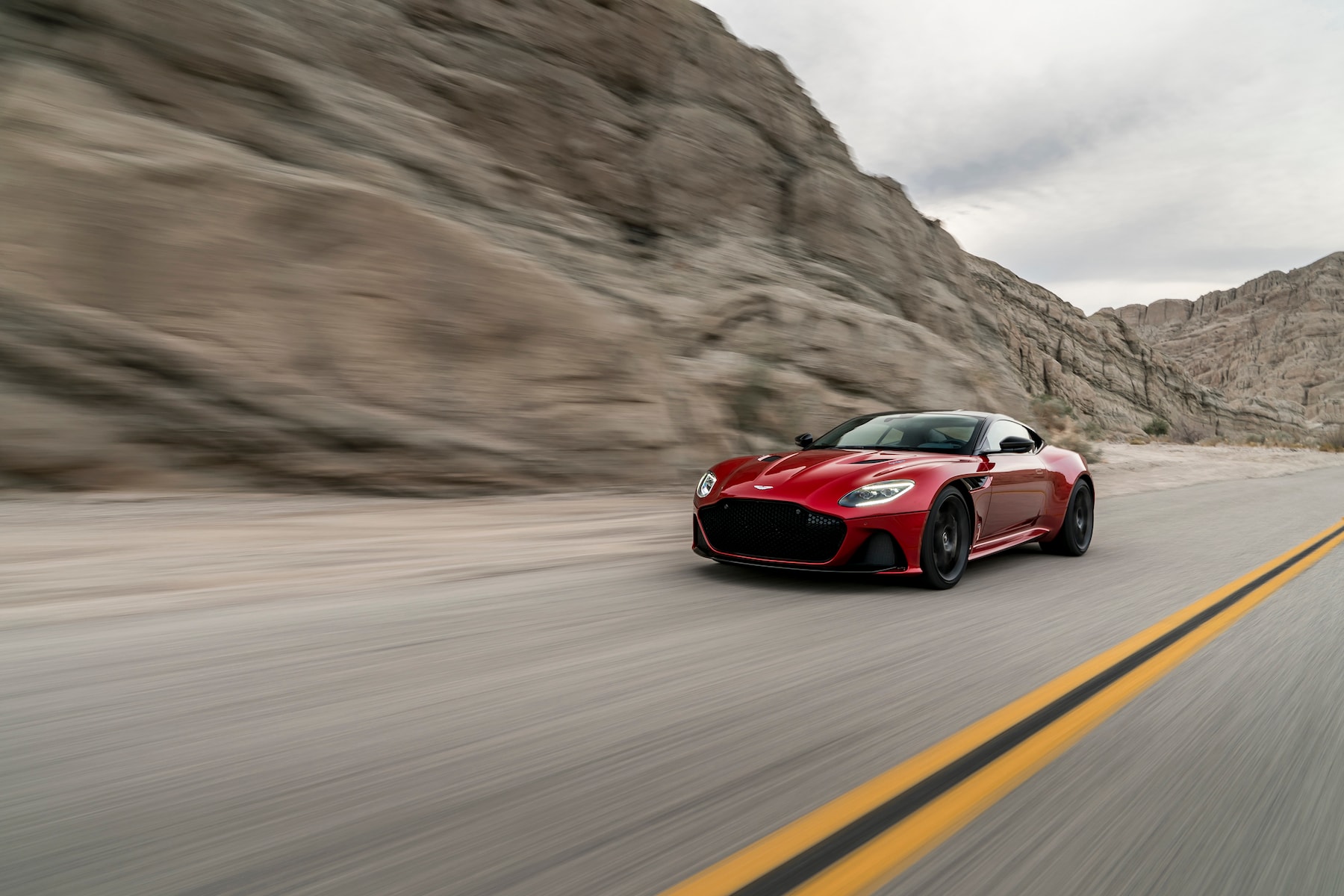 Aston Martin 全新 DBS Superleggera 旗艦級 GT 跑車登場