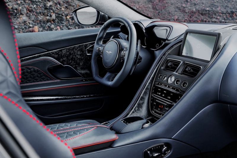 Aston Martin 全新 DBS Superleggera 旗艦級 GT 跑車登場