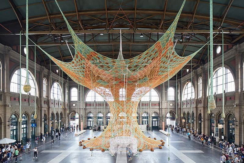 Ernesto Neto 於蘇黎世火車總站打造全新裝置藝術「GaiaMotherTree」