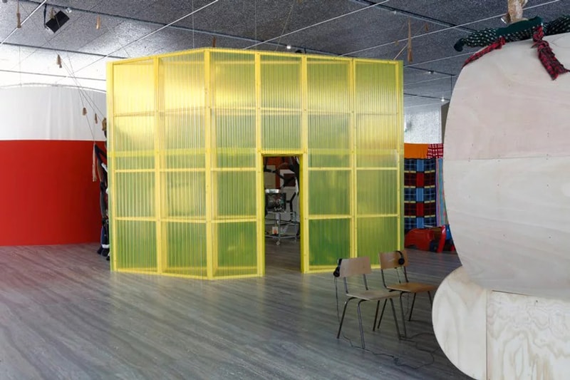 德國藝術家 John Bock 於米蘭 Fondazione Prada 打造全新展覽