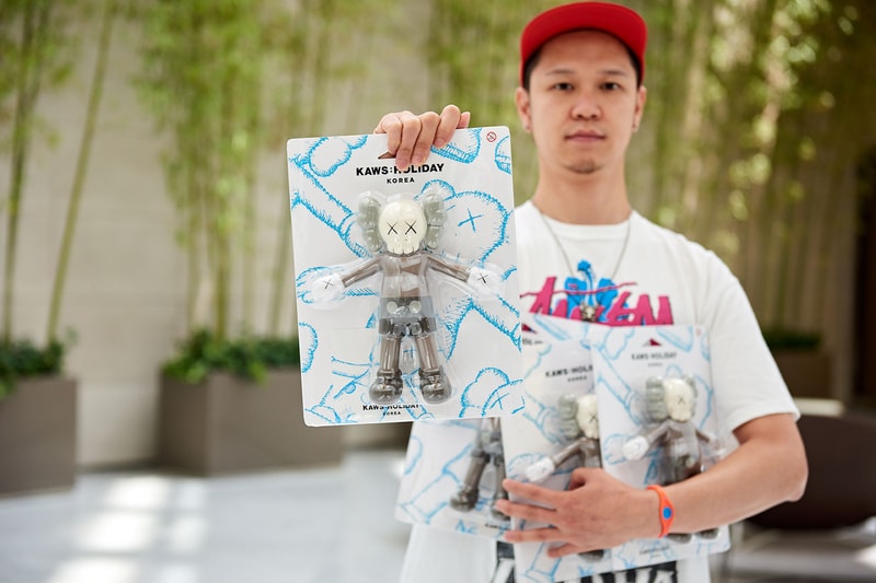 韓國直擊 KAWS 水上漂浮雕塑作品「KAWS:HOLIDAY」期間限定店開幕盛況
