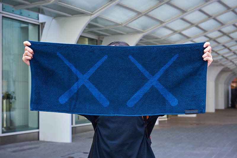 韓國直擊 KAWS 水上漂浮雕塑作品「KAWS:HOLIDAY」期間限定店開幕盛況