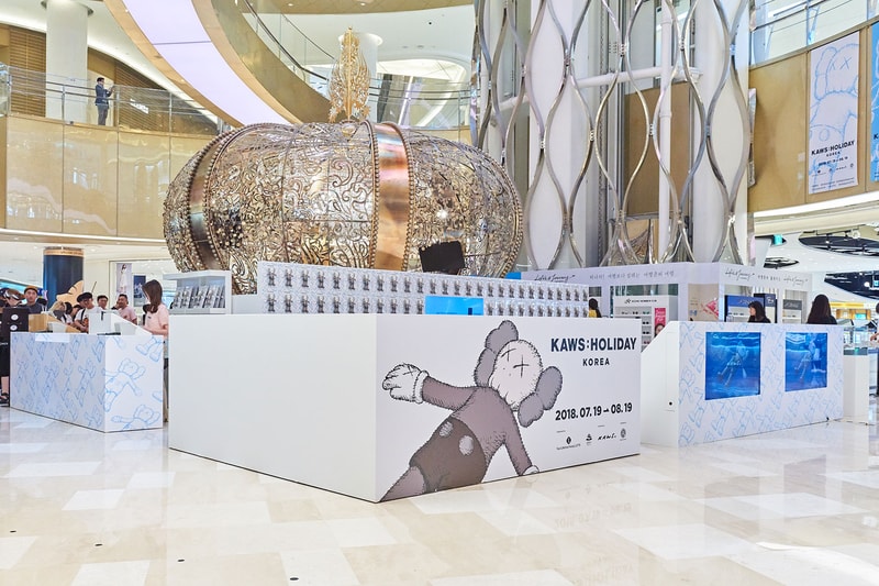 韓國直擊 KAWS 水上漂浮雕塑作品「KAWS:HOLIDAY」期間限定店開幕盛況