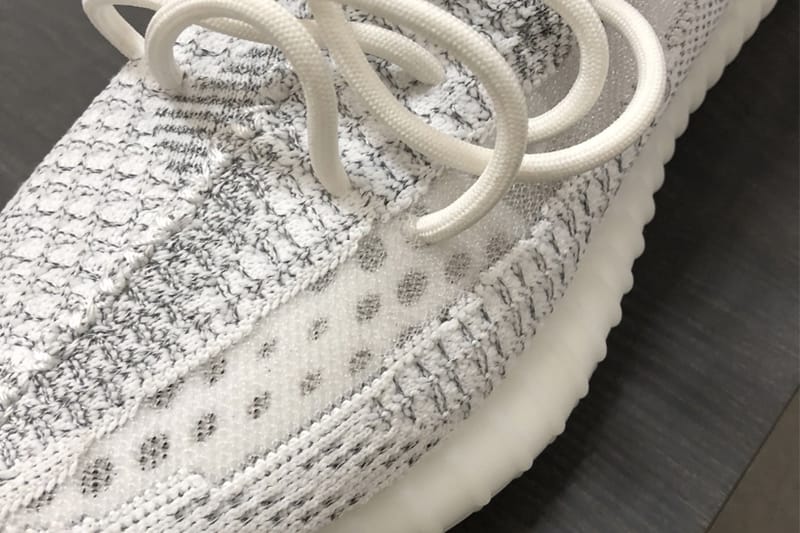 近距離開箱！Kim Kardashian 揭露多雙尚未發售的 YEEZY 球鞋設計