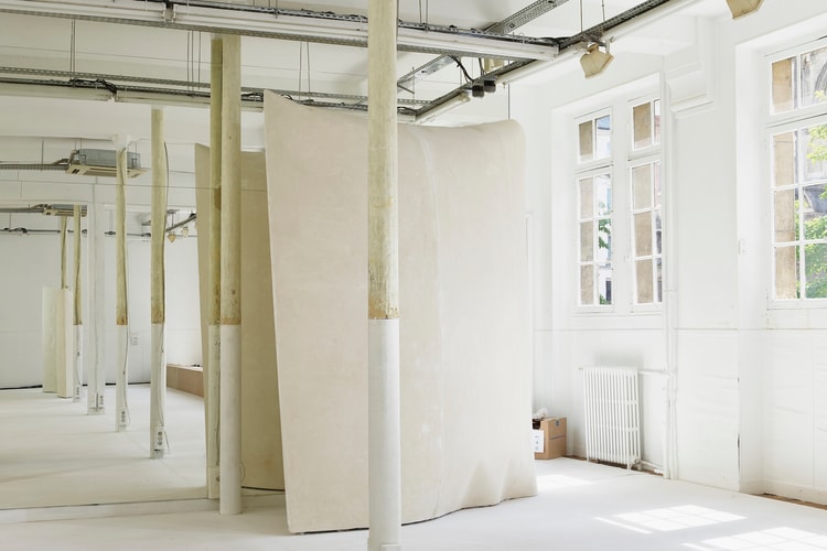 John Galliano x Anne Holtrop:率先走進 Maison Margiela 巴黎總部藝術工作室