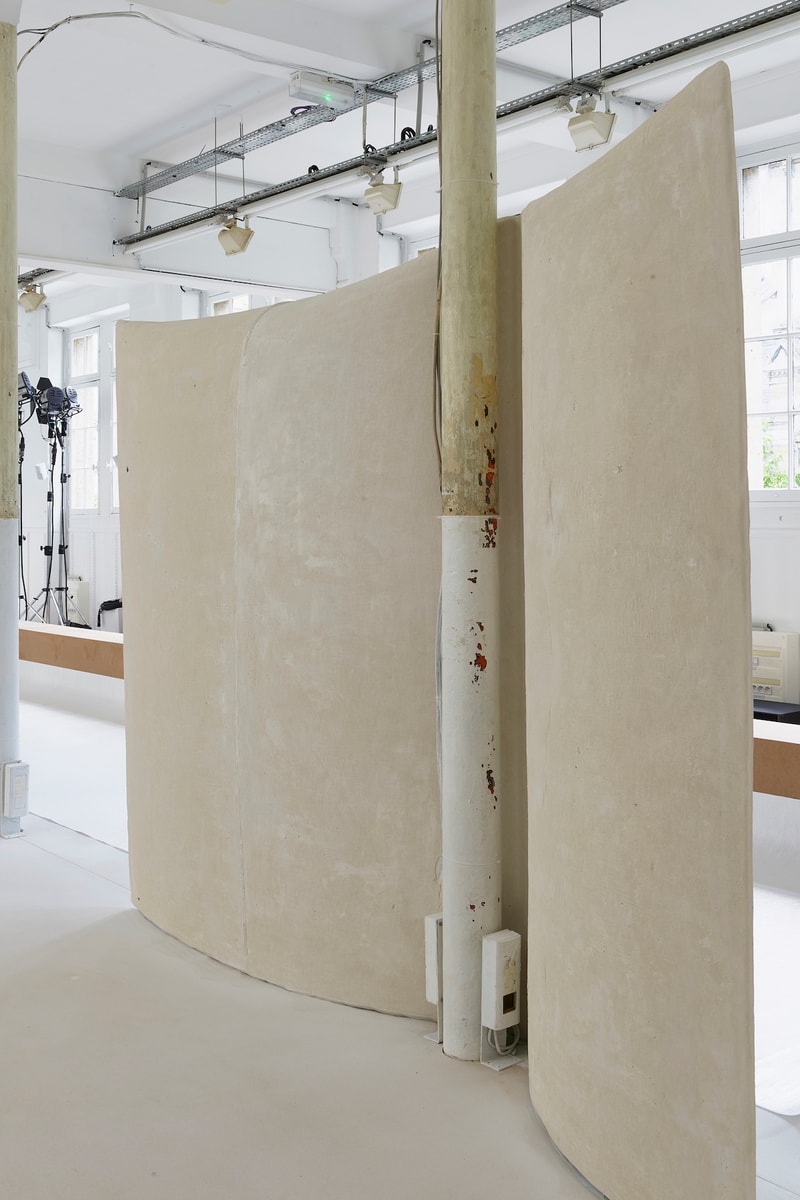 率先走進 Maison Margiela 巴黎總部藝術工作室