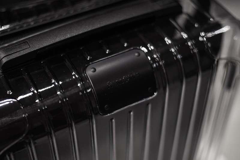 Off-White™ x RIMOWA 聯乘行李箱細節近賞