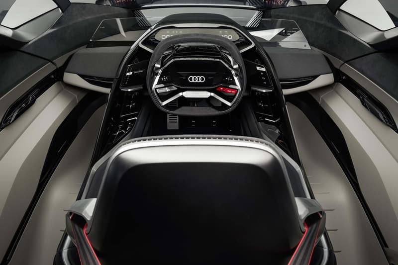 中置駕駛席!Audi 首款純電能超級跑車正式公佈!
