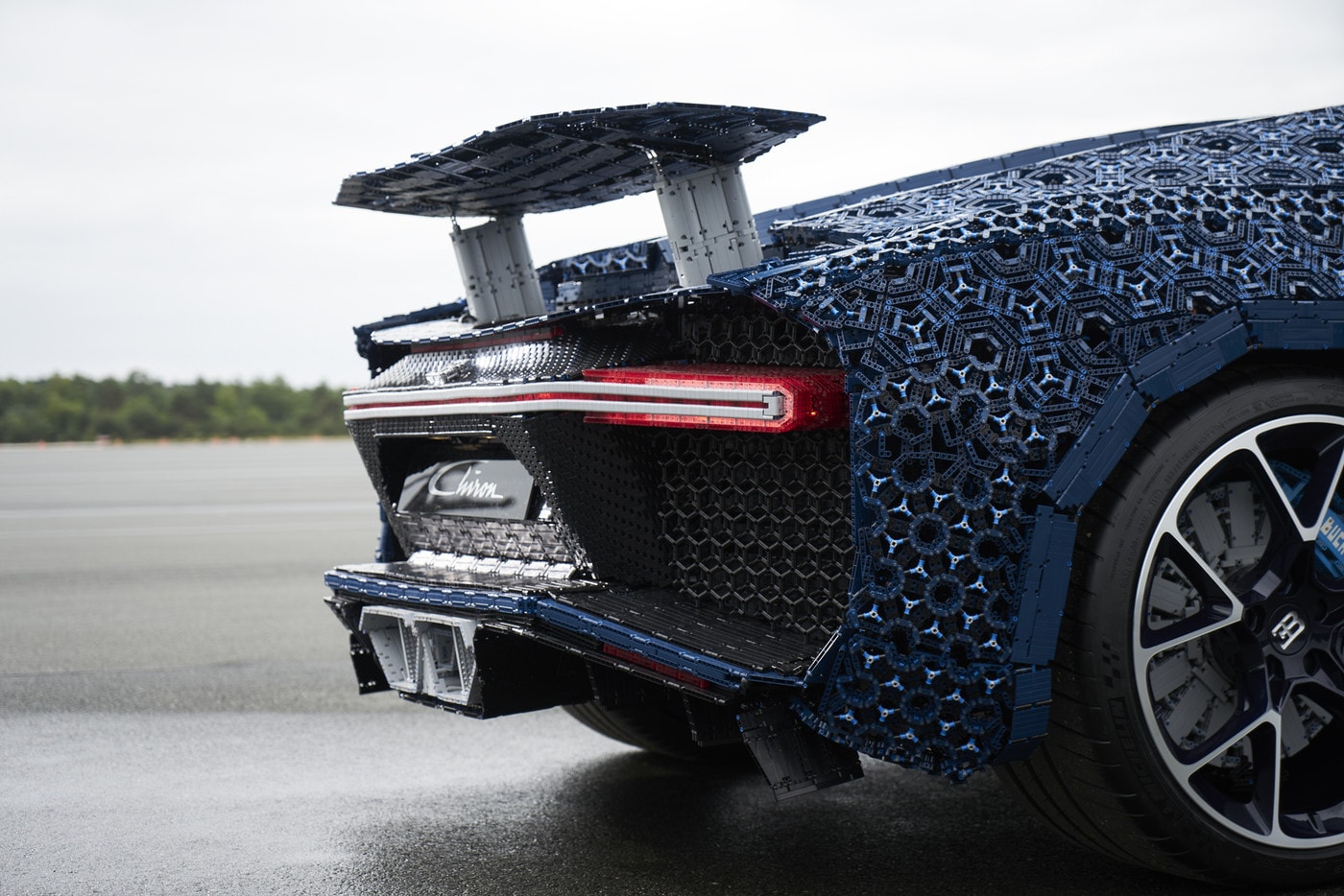 真正可動！LEGO 打造 1:1 真實比例 Bugatti Chiron 超跑
