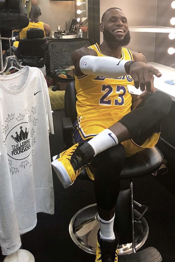 傳奇紫金 − LeBron James 首次穿上 Los Angeles Lakers 球衣