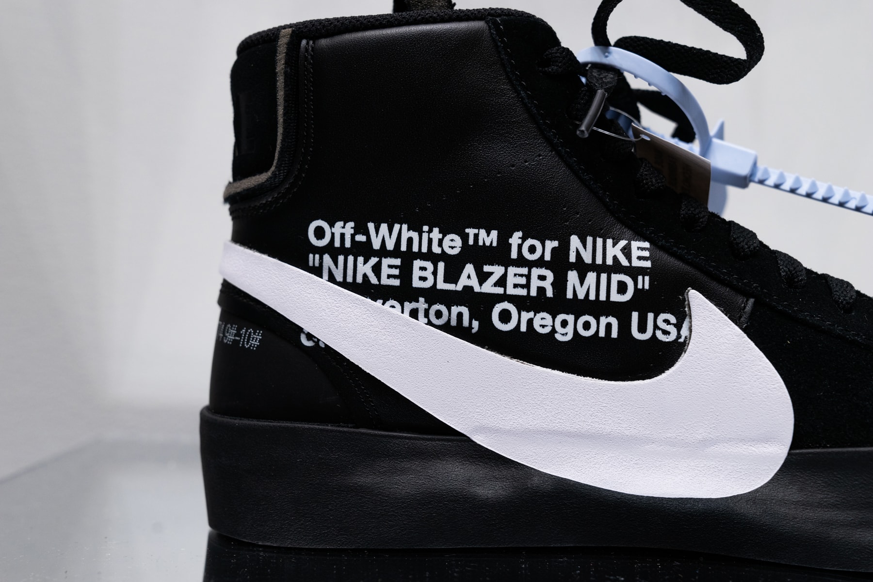 率先近賞 Off-White™ x Nike Blazer Mid 全新聯乘「Spooky Pack」