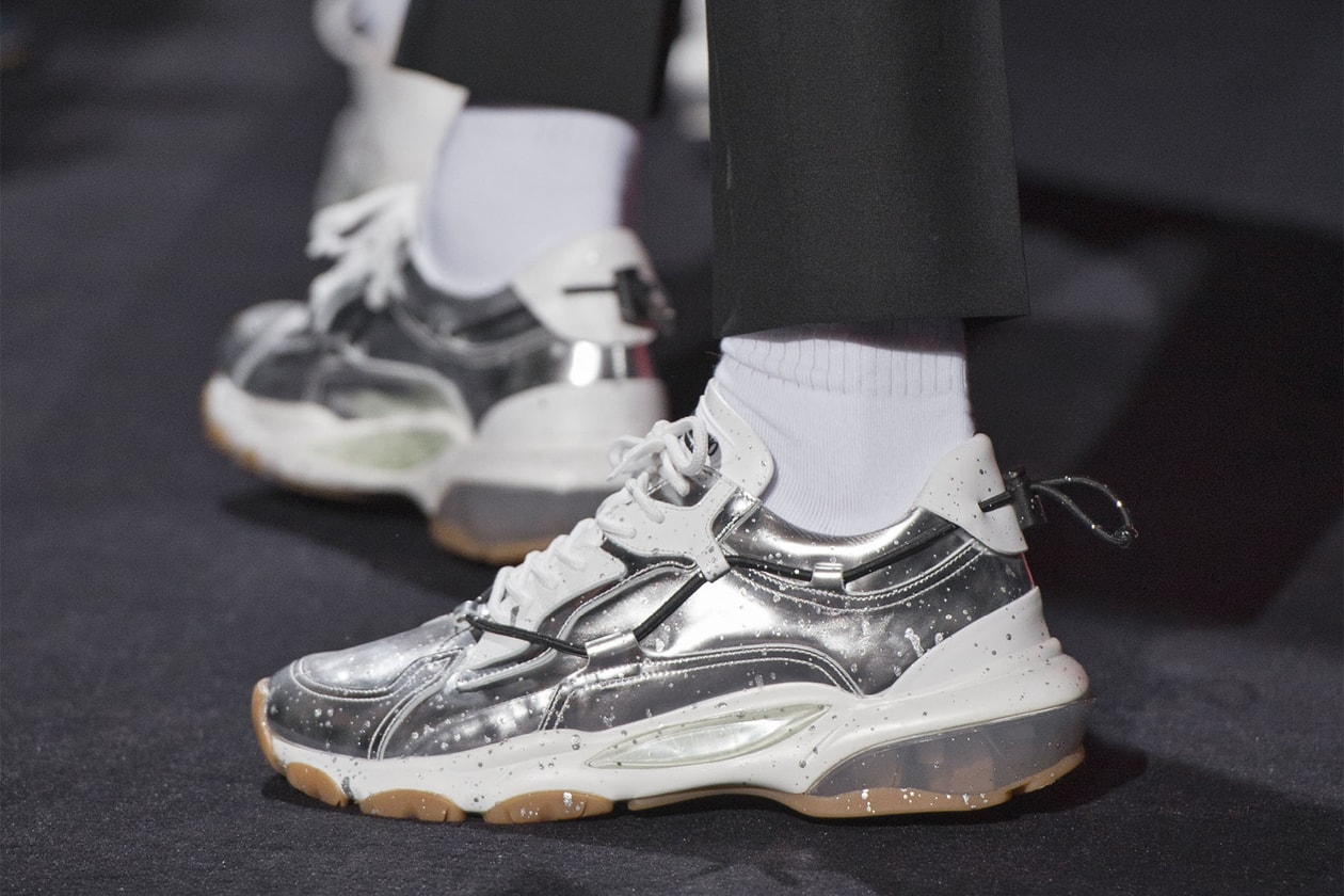 VALENTINO 靠什麼闖入 Chunky Sneakers「戰局」?